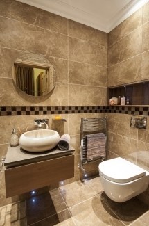 Bathroom with beige tones by Erika, interior designer