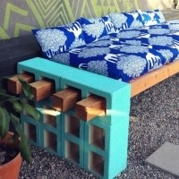 Outdoor-Bench-Made-from-Painting-Upcycled-Cinder-Blocks-and-Carcassing-Timber-786×1024