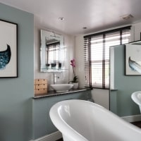 New england style bathroom