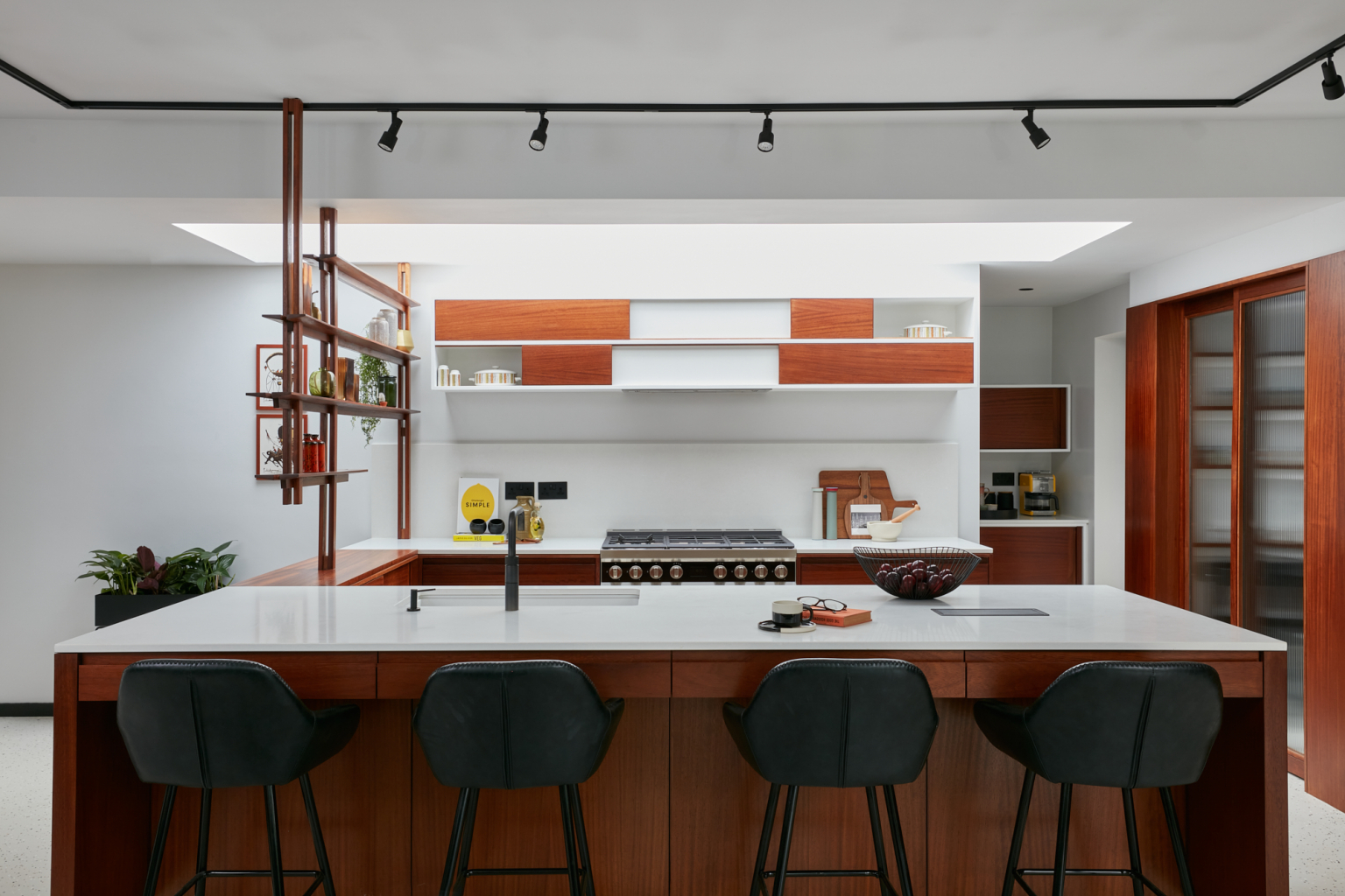 70s-Inspired Interior Design: A Minimalist Revival for 2025 - Design for Me